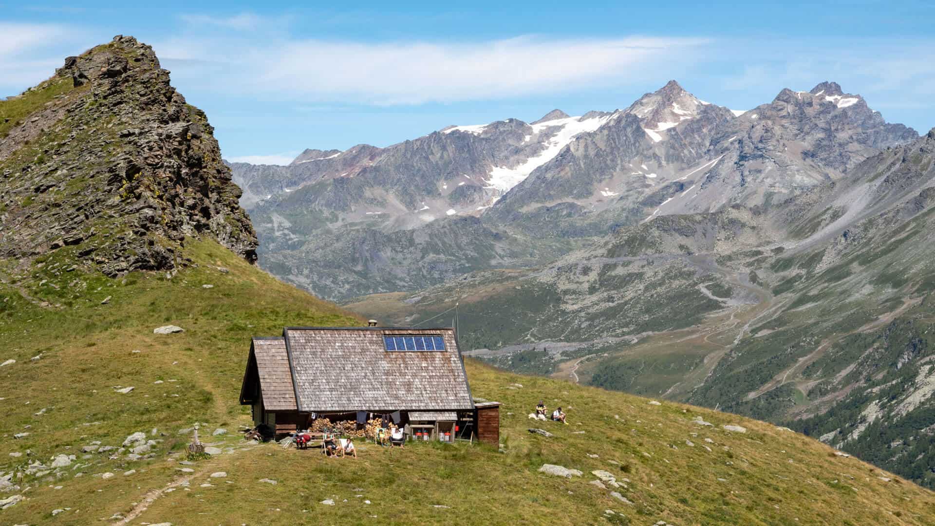 Un refuge de montagne qui pourrait représenter l'idée de vivre en autarcie