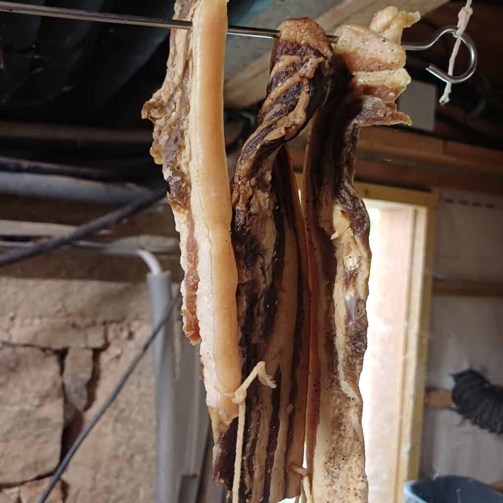 Poitrine de porc séchage en cave