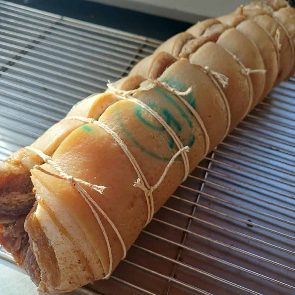 Poitrine roulé séchée maison bien ficelée